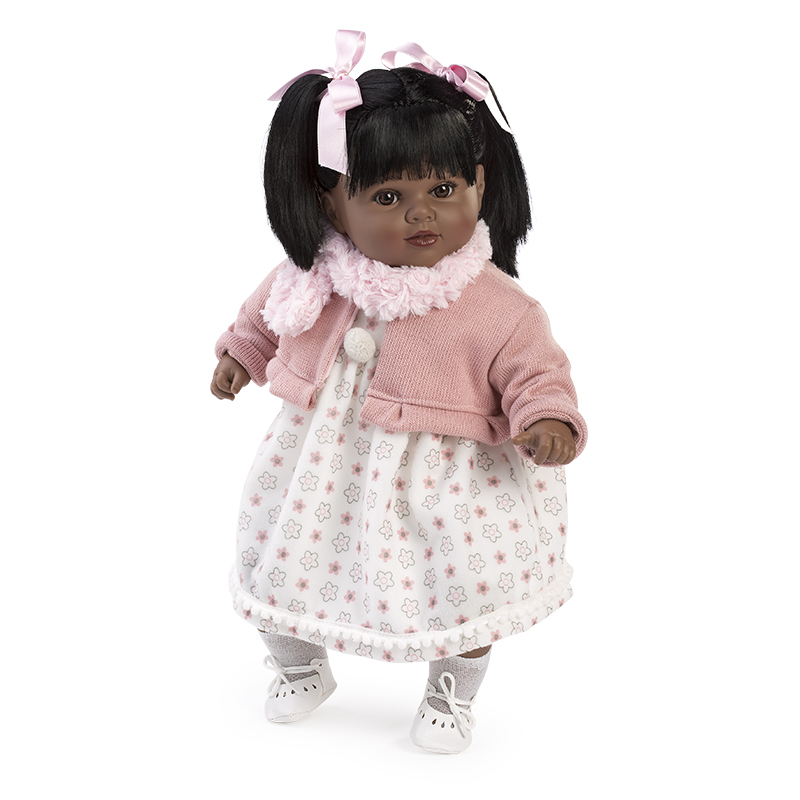 MUÑECA 7220N1 CARLA NEGRITA HABLADORA BUFANDA ROSA EN BOLSA