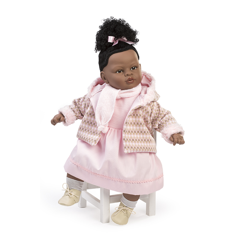 MUÑECA 80481 DULZONA MULATA VESTIDO Y BUFANDA ROSA, BOLSA 62CM